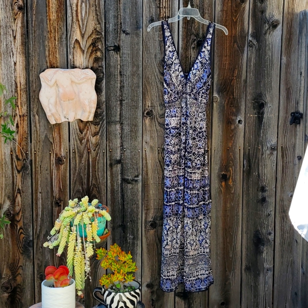 Summer dress with side slits